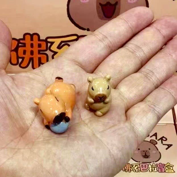 CAPYBARA MINI FIGURINE BLIND BOX